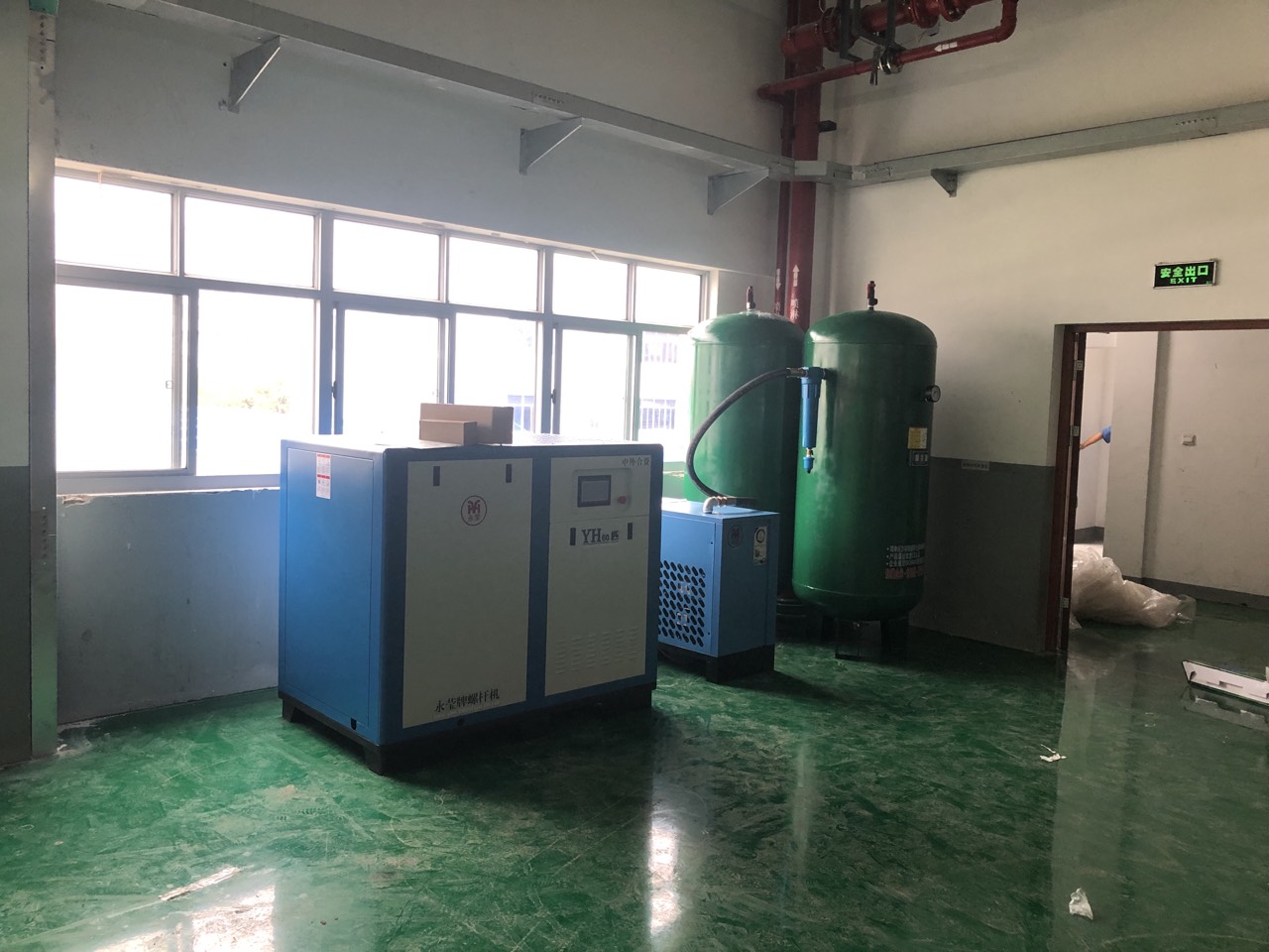 口罩機(jī)配套用螺桿空壓機(jī)的安裝規(guī)范 -口罩機(jī)用權(quán)偉螺桿空壓機(jī)