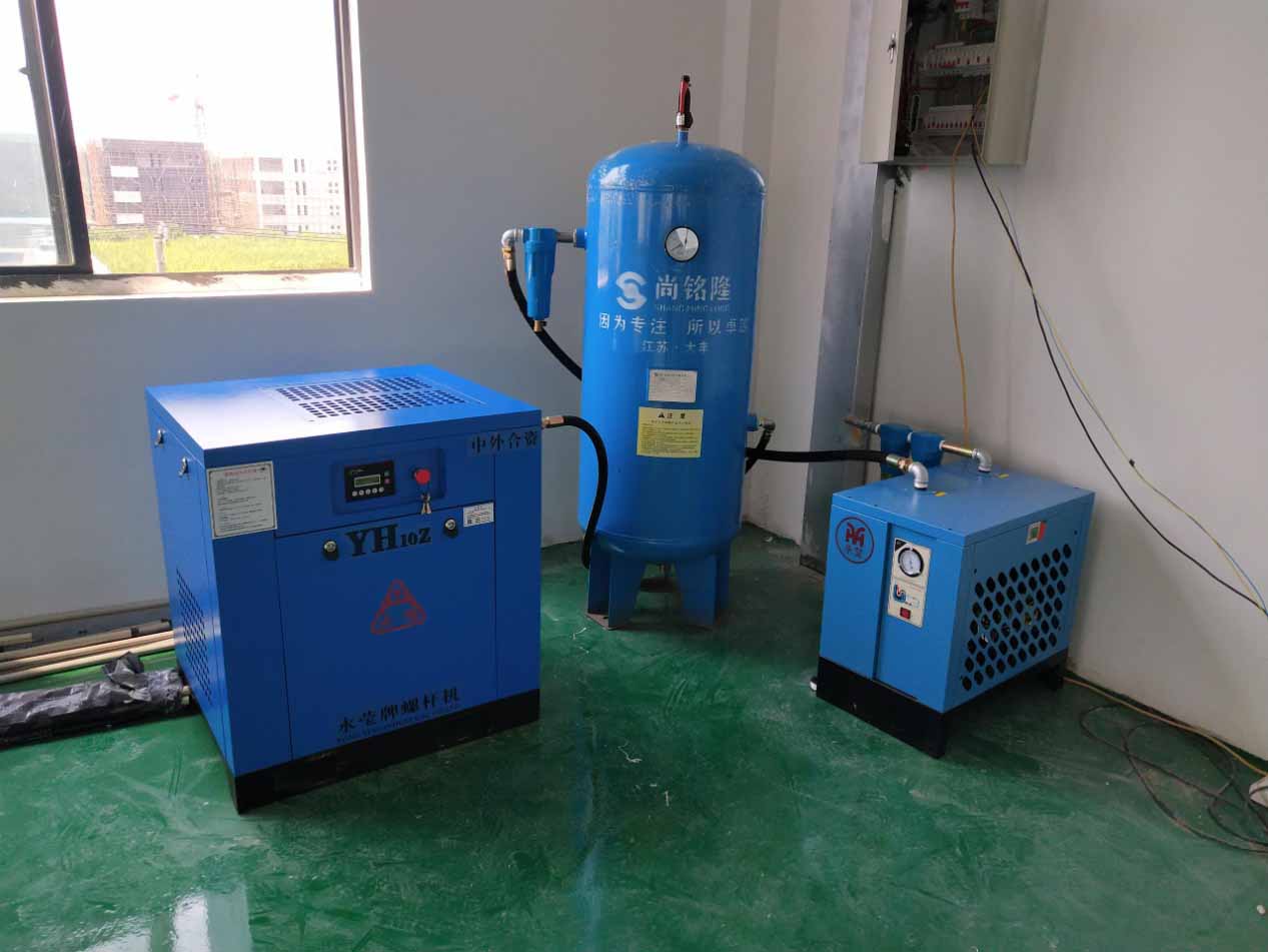 冬季空壓機(jī)開機(jī)注意事項(xiàng) 權(quán)偉永瑩螺桿空壓機(jī)廠家溫馨提示