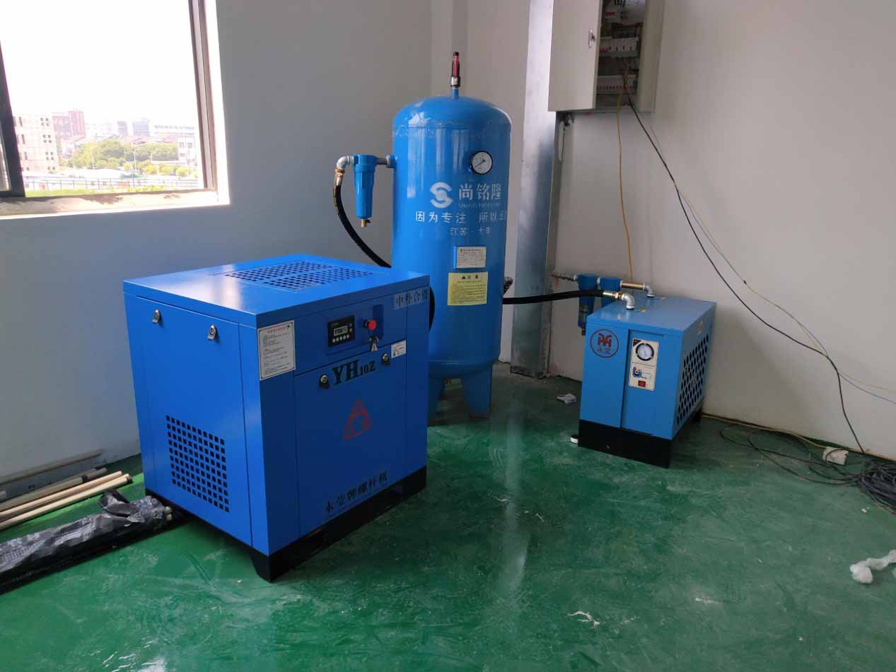 簡(jiǎn)單說(shuō)說(shuō)螺桿式空壓機(jī)呈現(xiàn)高溫如何檢修，權(quán)偉永瑩螺桿空壓機(jī)廠家