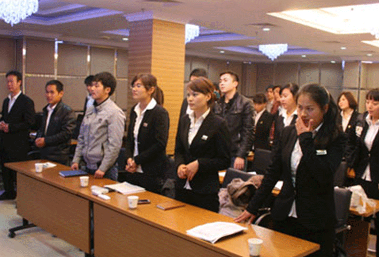 權(quán)偉機械參加拓展培訓