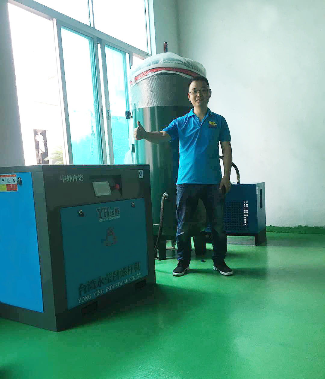 權(quán)偉節(jié)能螺桿空壓機(jī) 權(quán)偉節(jié)能螺桿空壓機(jī)