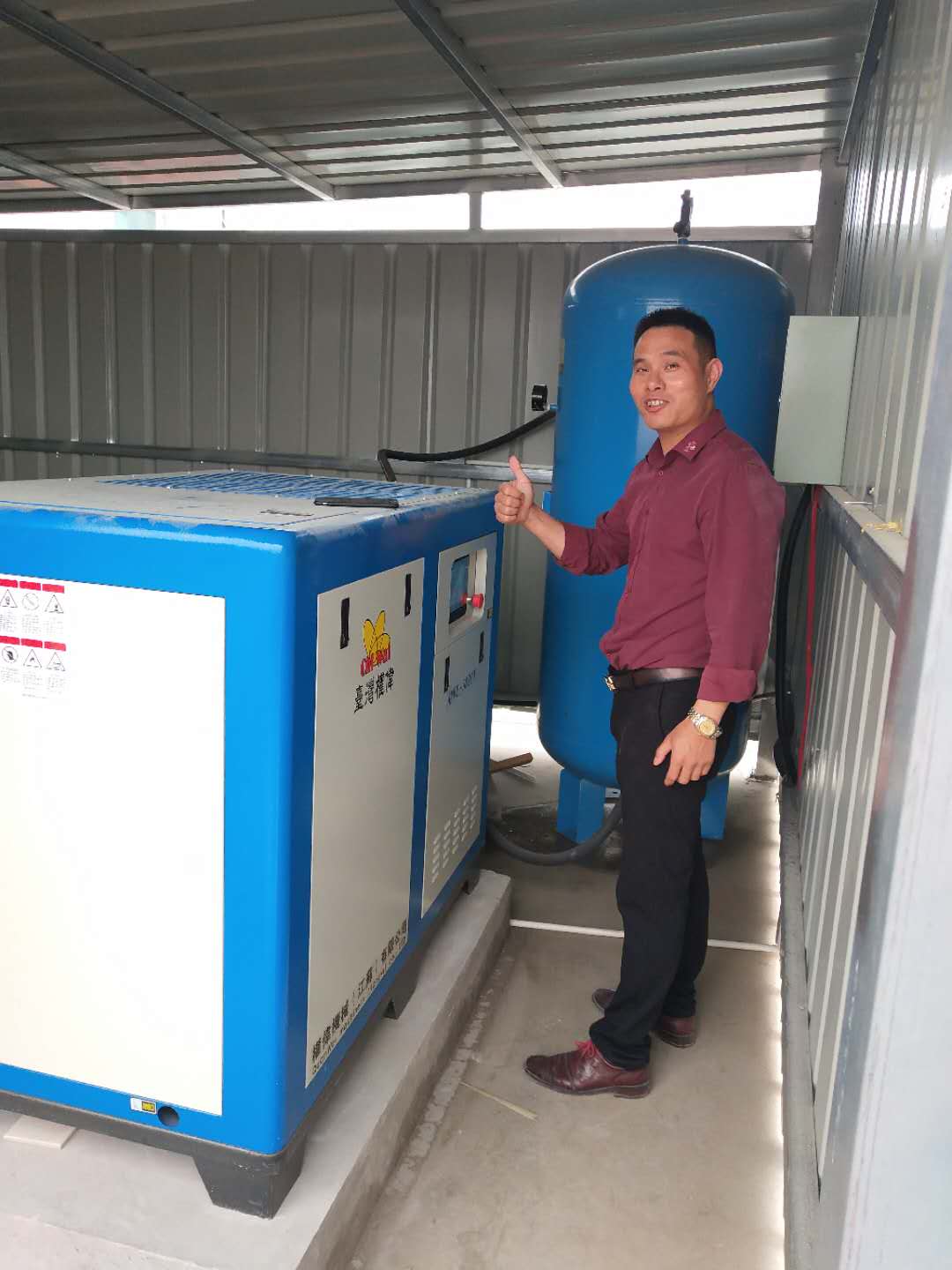 權(quán)偉無油水潤(rùn)滑空壓機(jī)