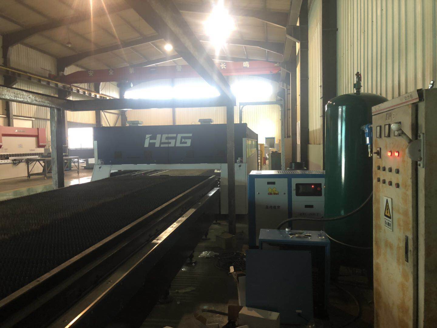 激光切割螺桿空壓機