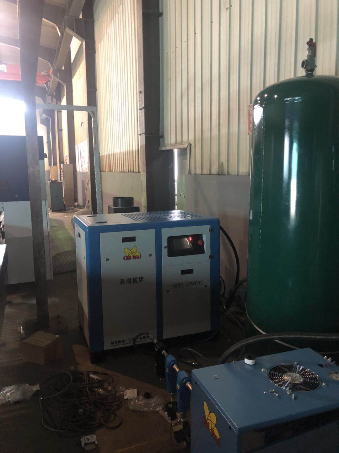 權(quán)偉激光切割螺桿空壓機