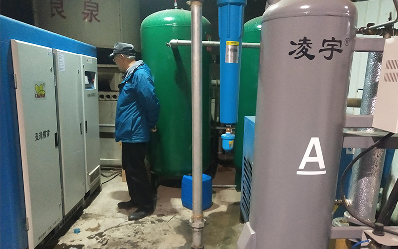 權(quán)偉節(jié)能螺桿空壓機 權(quán)偉節(jié)能螺桿空壓機